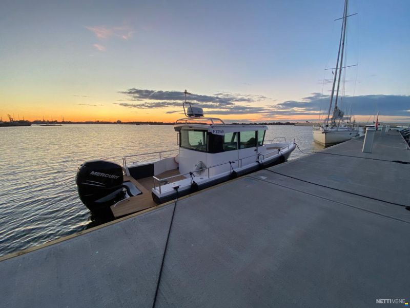 Axopar 28 Cabin