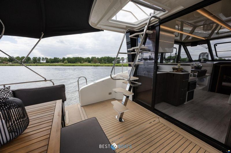 Cobra Futura 36 Premium Fly