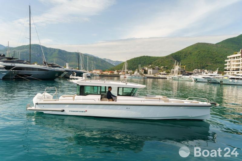 Axopar 37 XC Cross Cabin