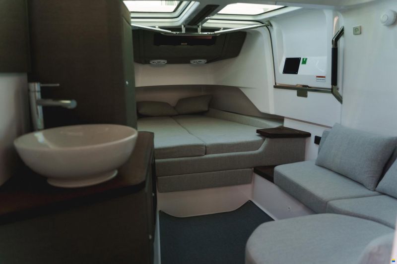 Axopar 37 XC Cross Cabin