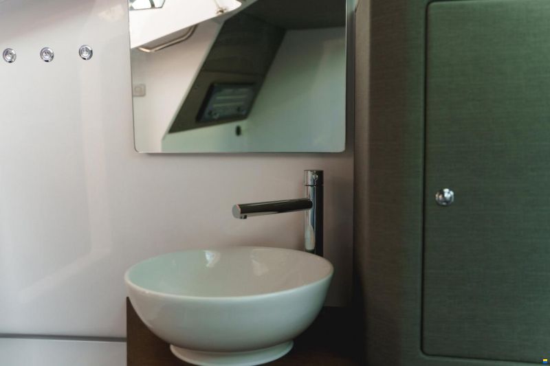 Axopar 37 XC Cross Cabin