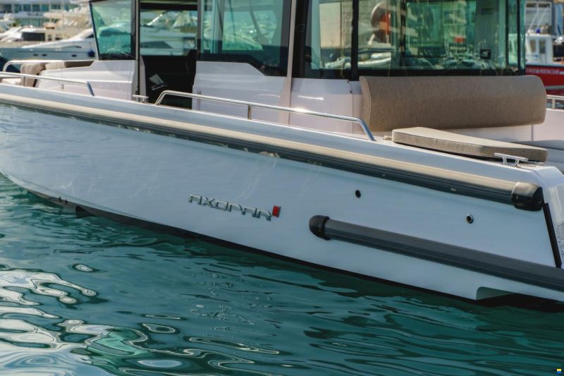Axopar 37 XC Cross Cabin