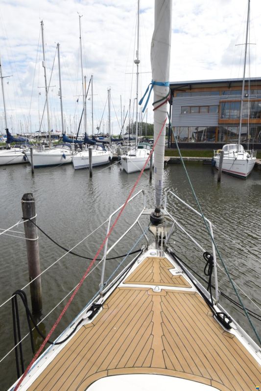 Bavaria 37