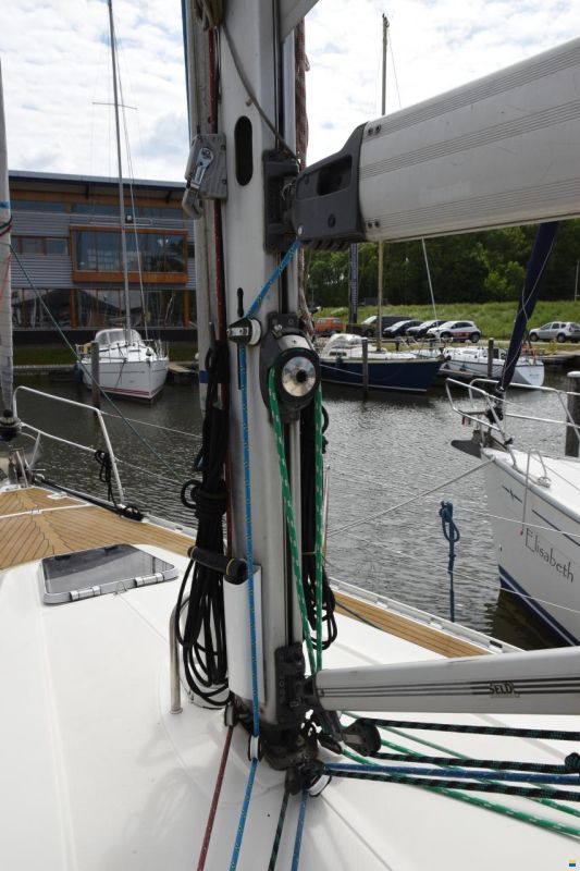 Bavaria 37