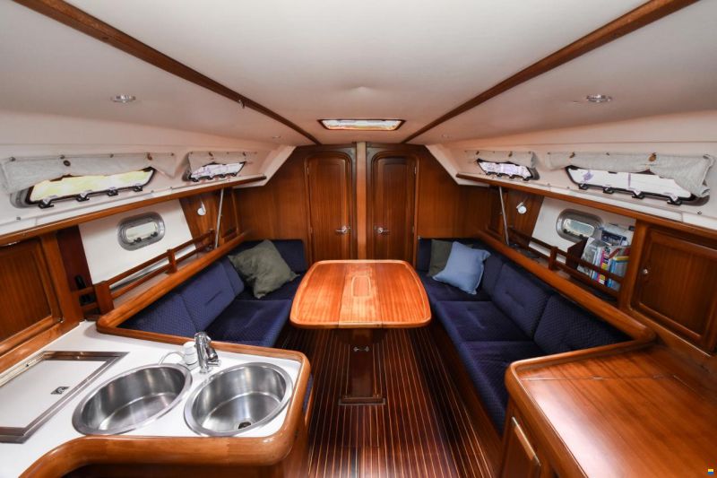 Bavaria 37
