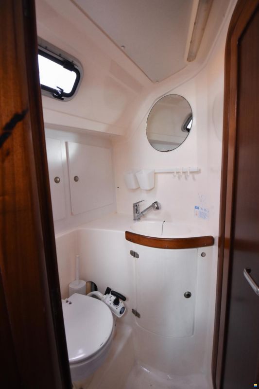 Bavaria 37