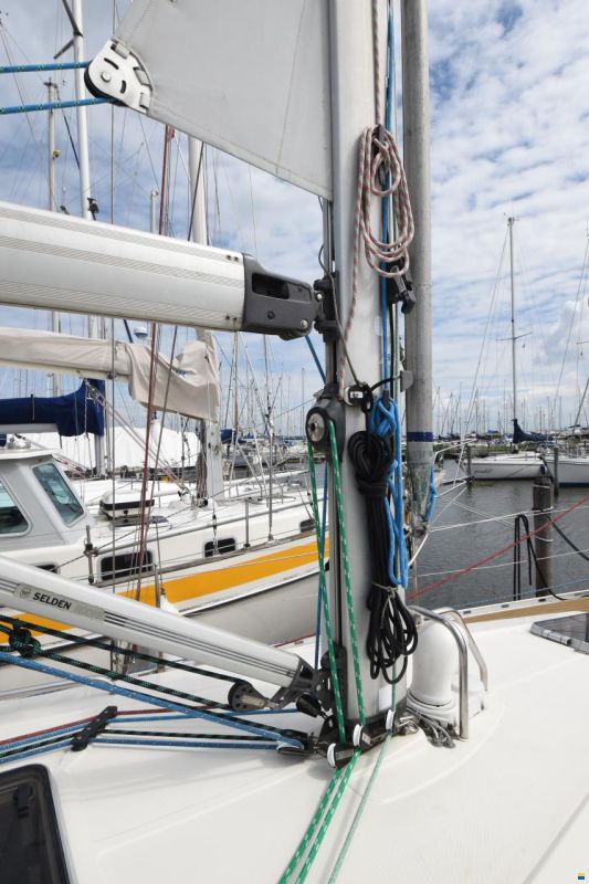 Bavaria 37