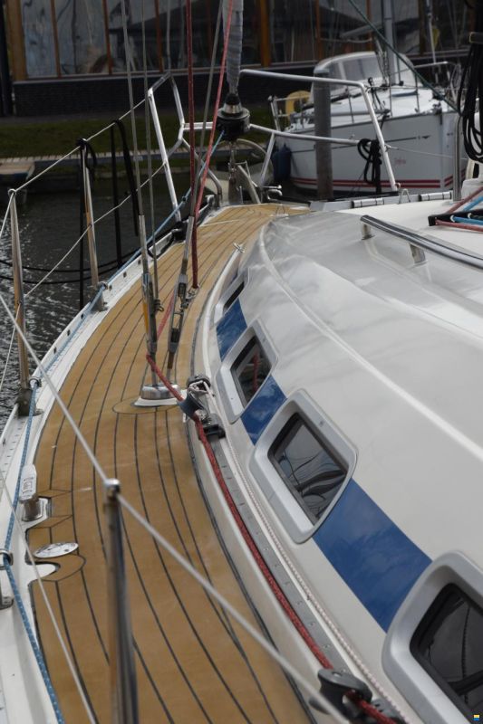 Bavaria 37