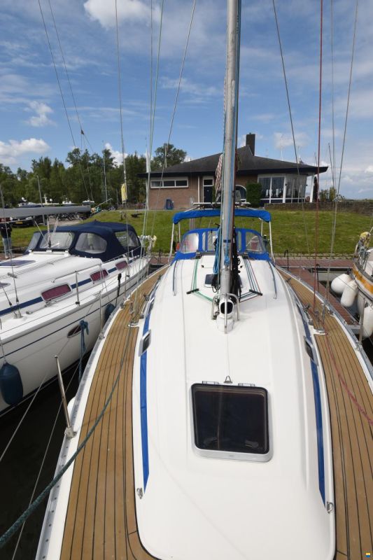 Bavaria 37