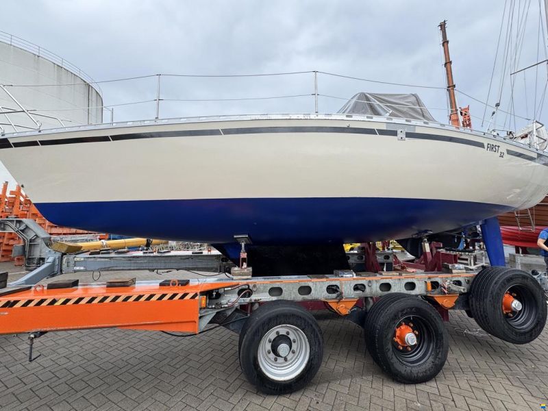 Beneteau First 32