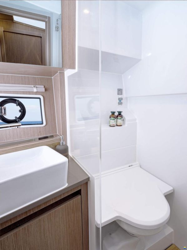 Sealine C335