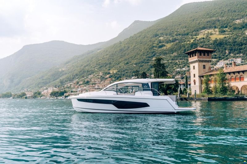 Sealine C335
