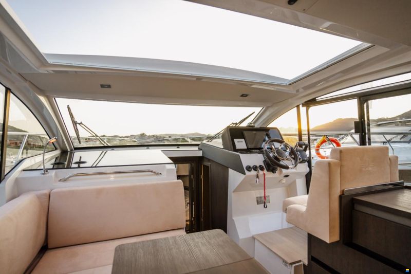 Sealine C335