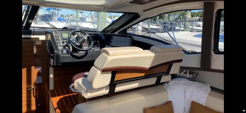 Marquis 420 Sport Coupe