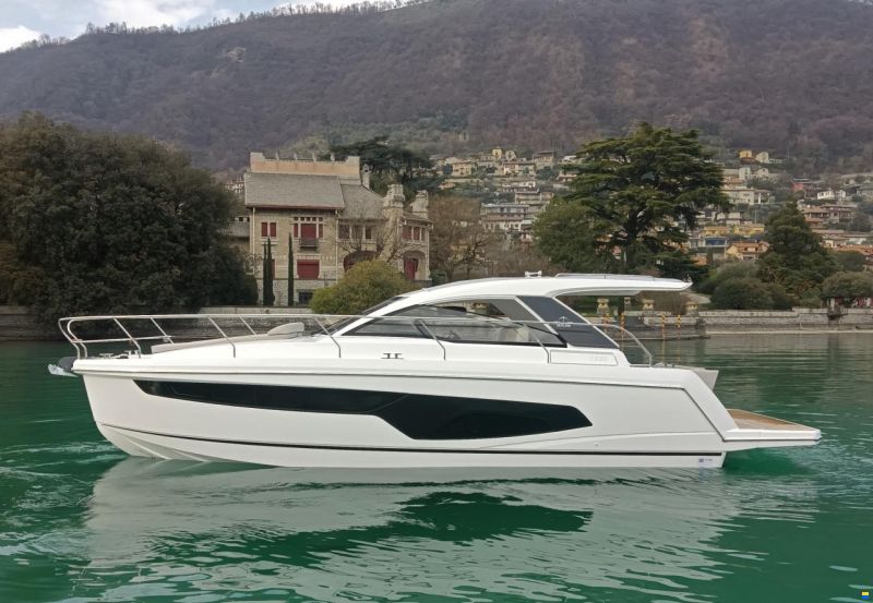 Sealine S335