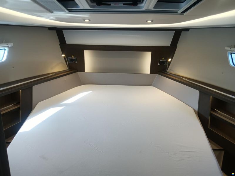 Sealine S335