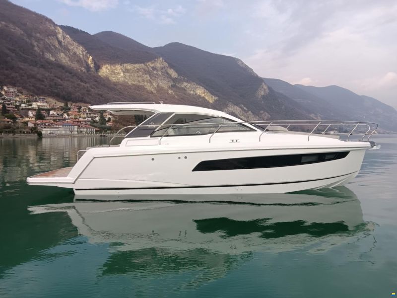Sealine S335