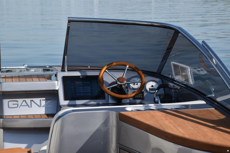Ganz Boats Ovation 7.6 Cabin