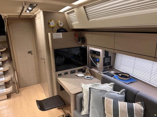 Hanse 548