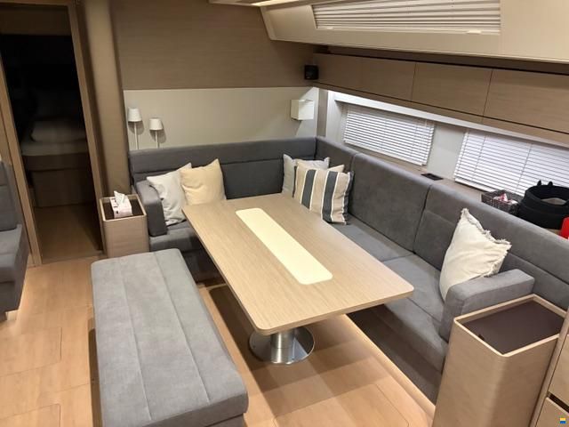 Hanse 548
