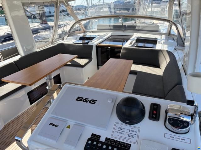 Hanse 548