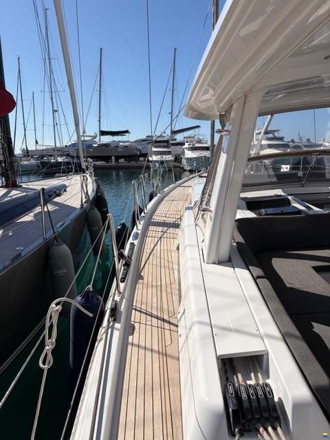 Hanse 548