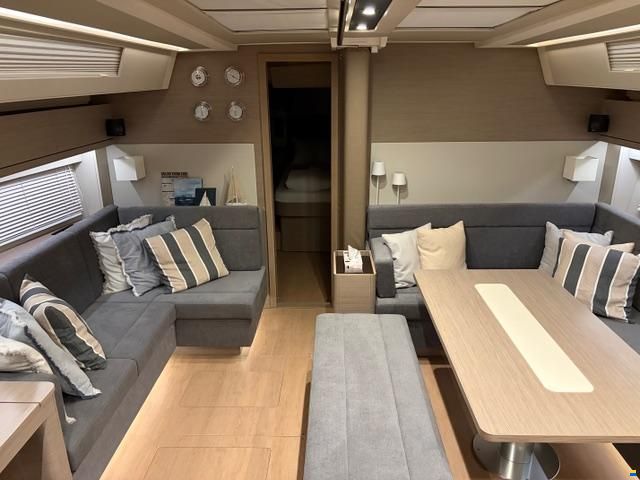 Hanse 548
