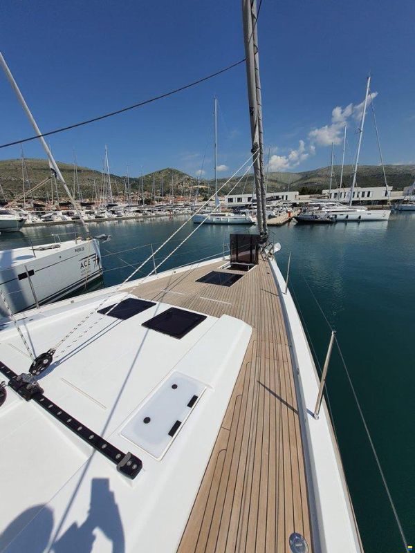 Hanse 548
