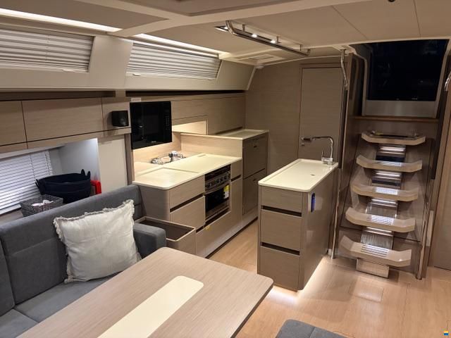 Hanse 548