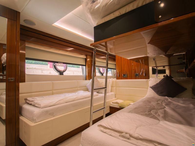 Sunseeker 86 Yacht