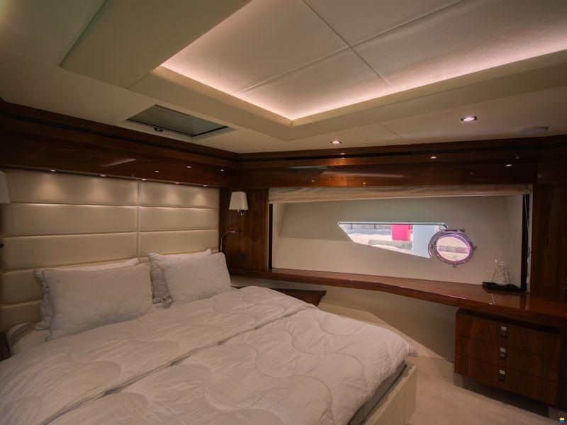 Sunseeker 86 Yacht