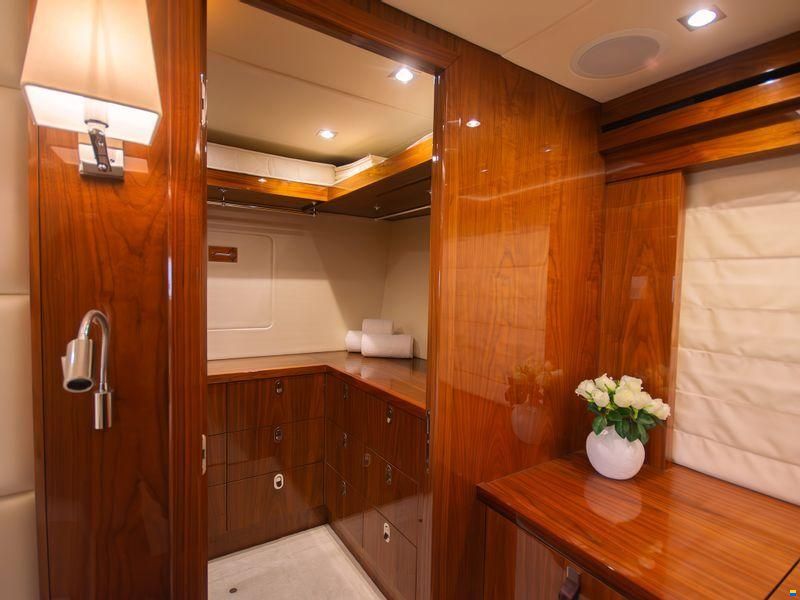 Sunseeker 86 Yacht