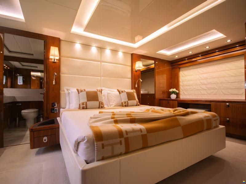 Sunseeker 86 Yacht
