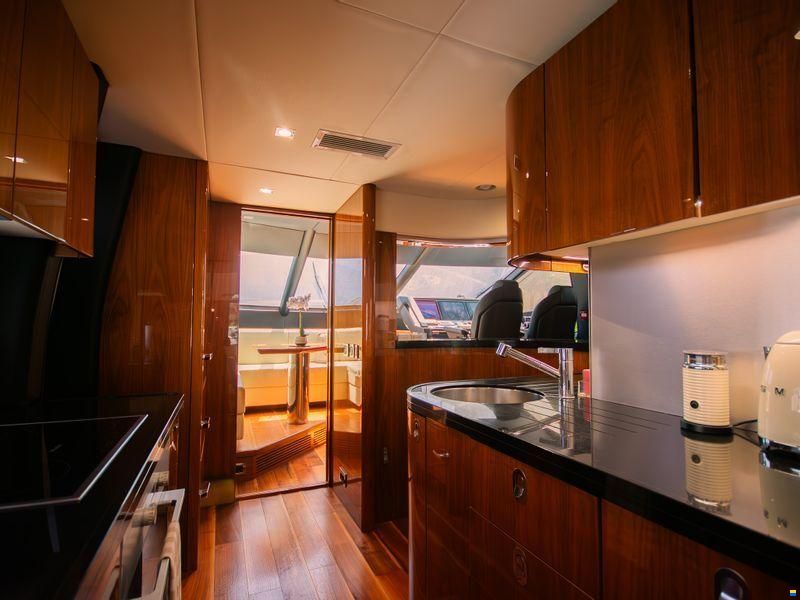 Sunseeker 86 Yacht