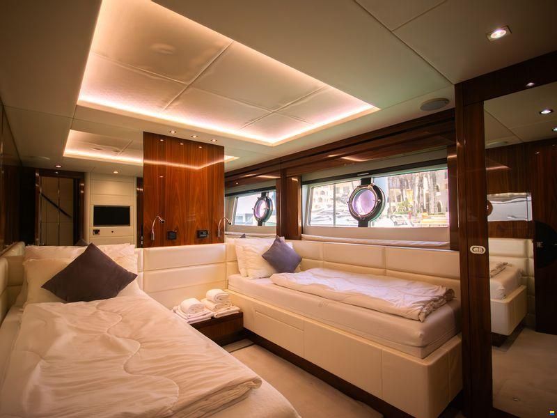 Sunseeker 86 Yacht