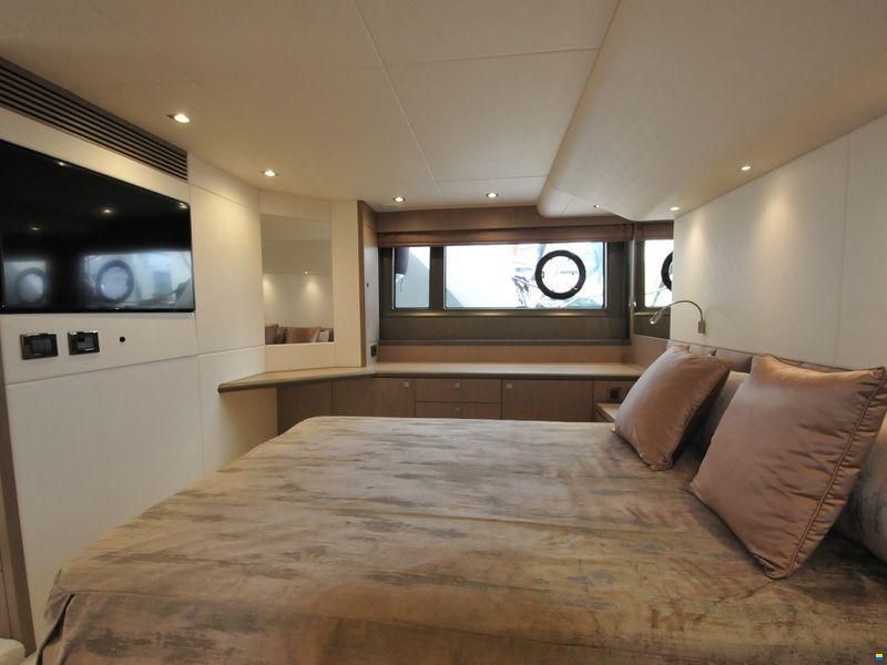 Sunseeker Manhattan 52
