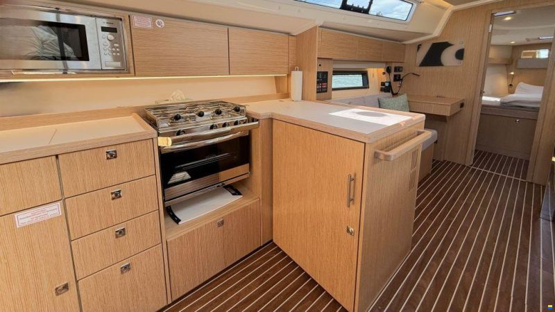 Bavaria C 42
