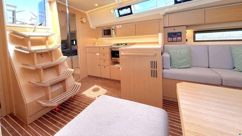 Bavaria C 42