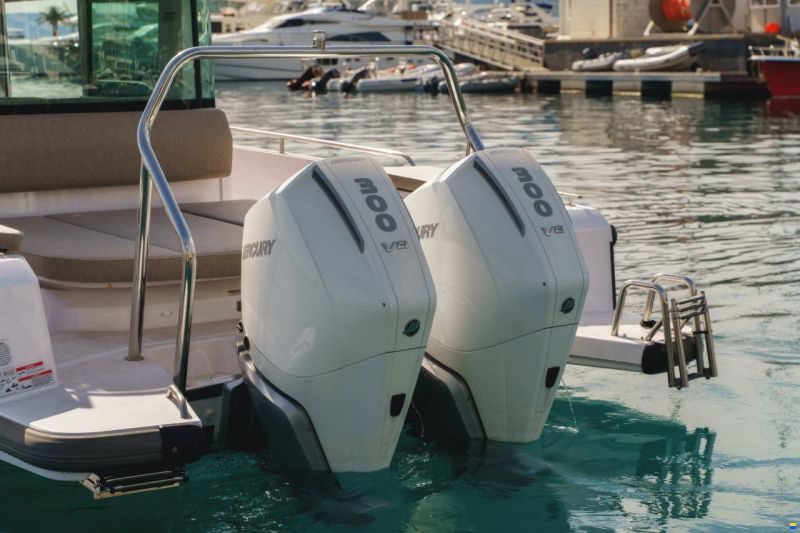 Axopar 37 XC Cross Cabin