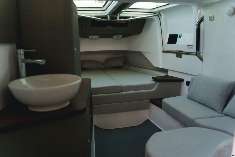 Axopar 37 XC Cross Cabin