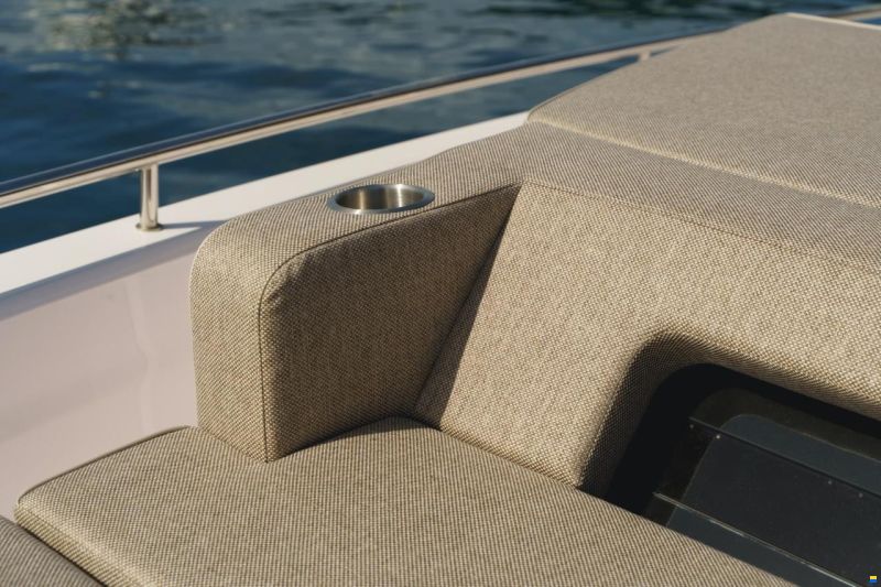 Axopar 37 XC Cross Cabin