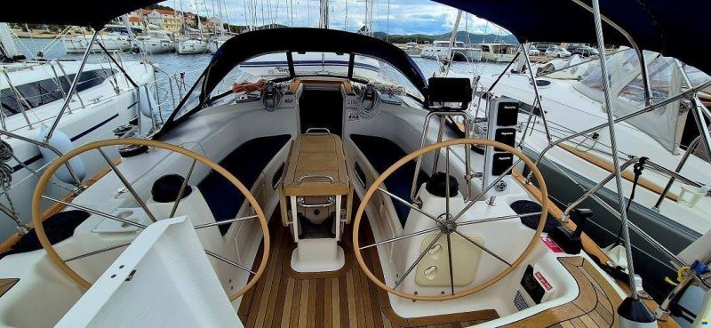 Bavaria 44