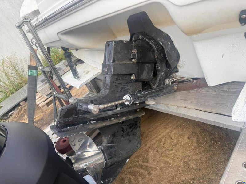 Sea Ray 230