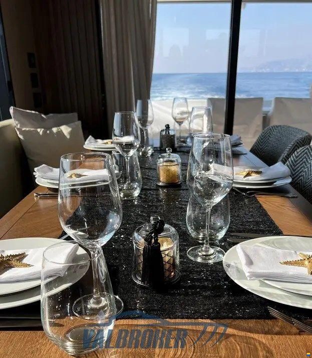 Absolute Navetta 68