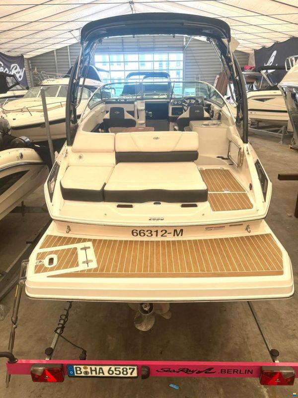 Regal Marine 2550 Cuddy