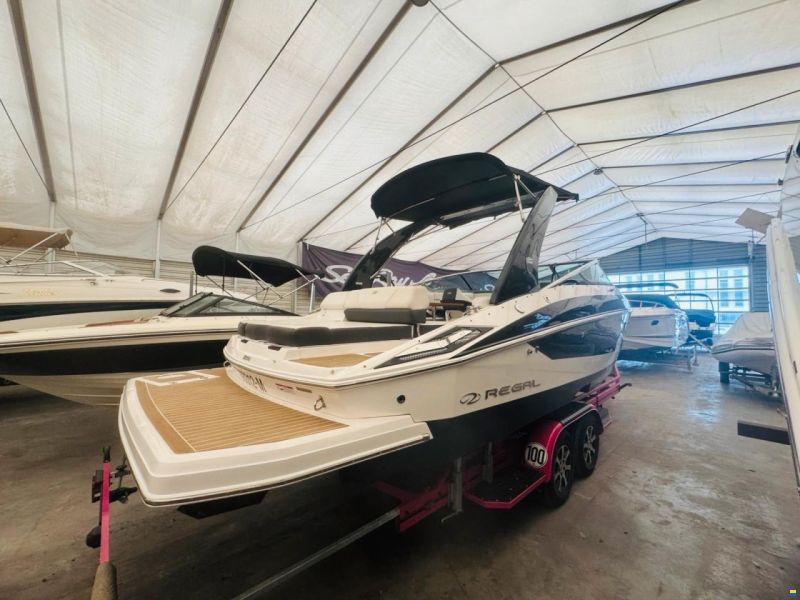 Regal Marine 2550 Cuddy
