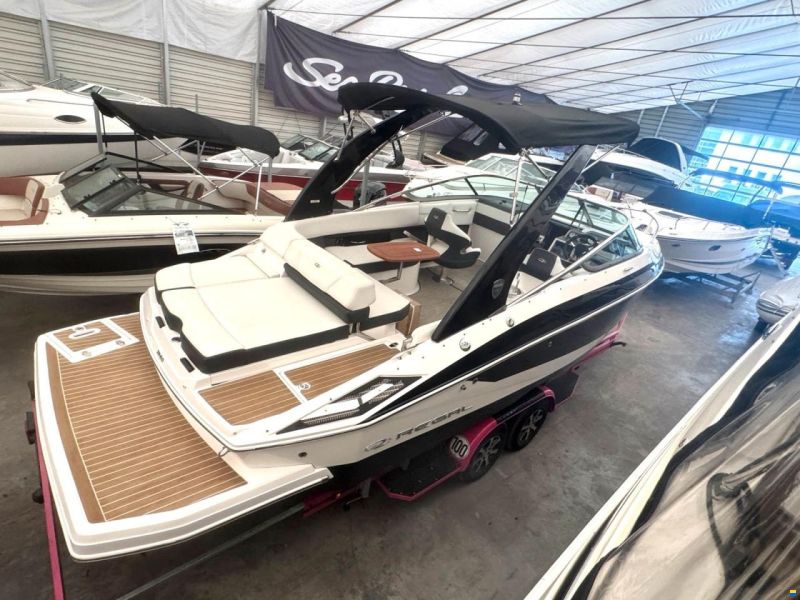 Regal Marine 2550 Cuddy
