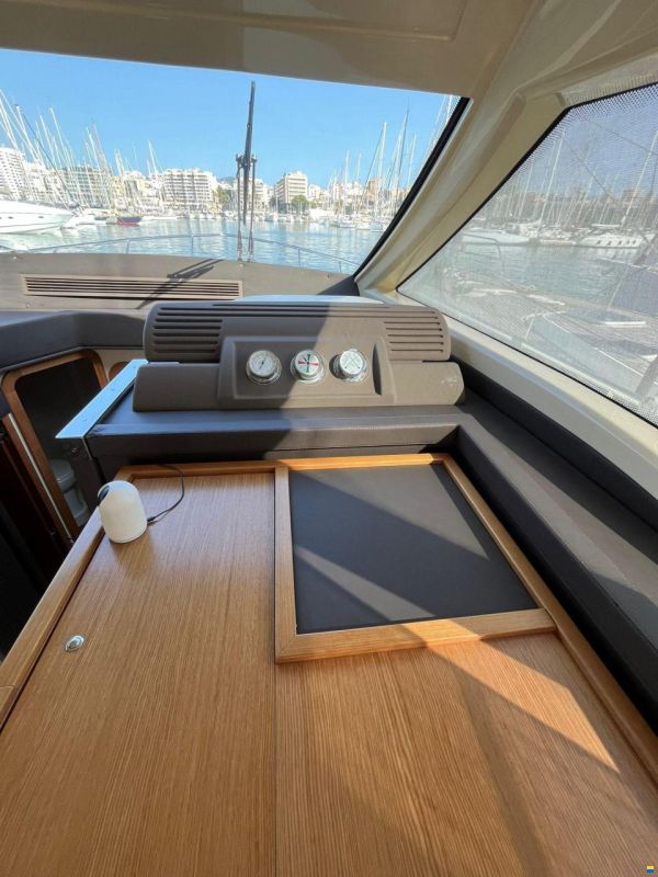 Ferretti 470