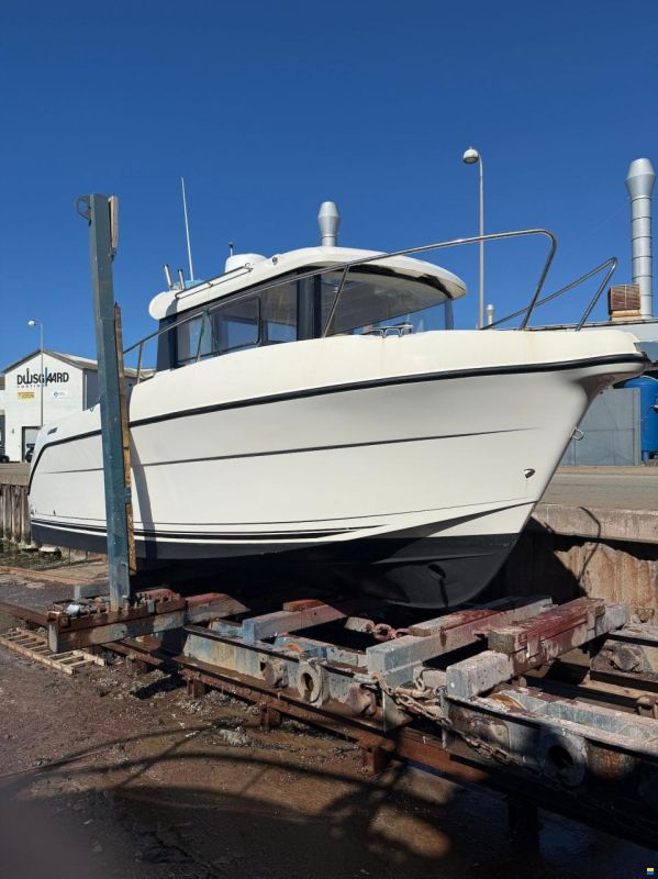 Quicksilver Arvor 810 Pilothouse