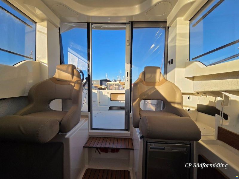 Quicksilver Arvor 810 Pilothouse